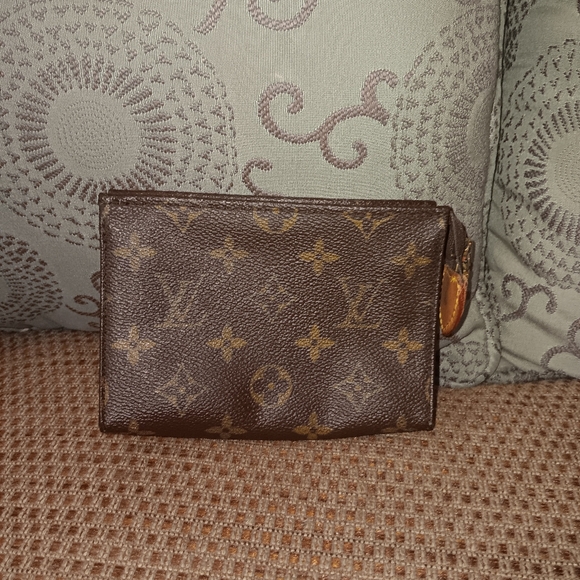 Louis Vuitton vintage monogram cosmetics pouch size 15 - Picture 1 of 5